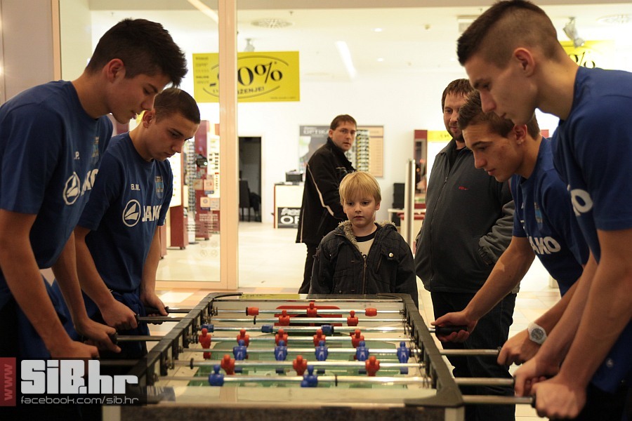 juniori_nkos_u_avenuemallu_2812 juniori_nkos_u_avenuemallu_2812