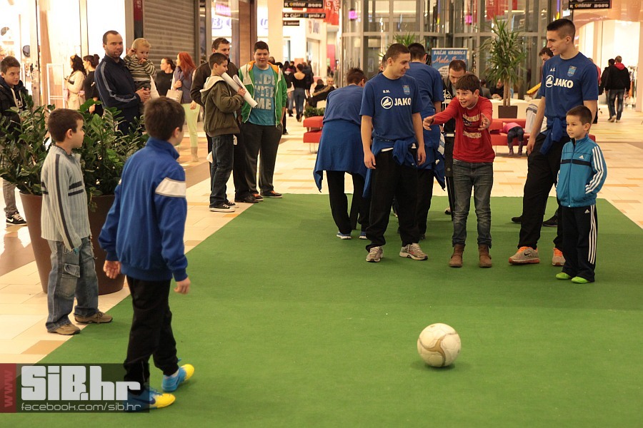 juniori_nkos_u_avenuemallu_2812 juniori_nkos_u_avenuemallu_2812