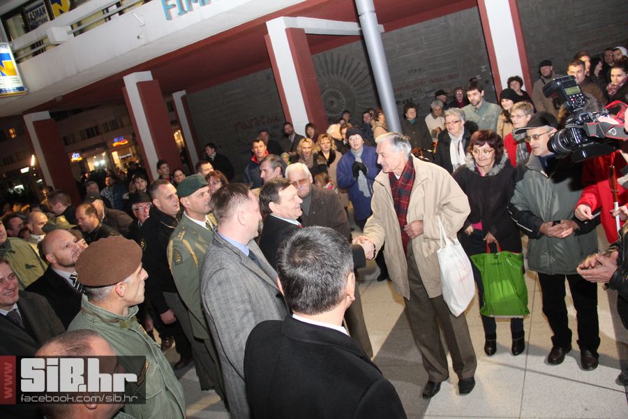 SvecanoOtvorenTrgSlobode_SiBhr_