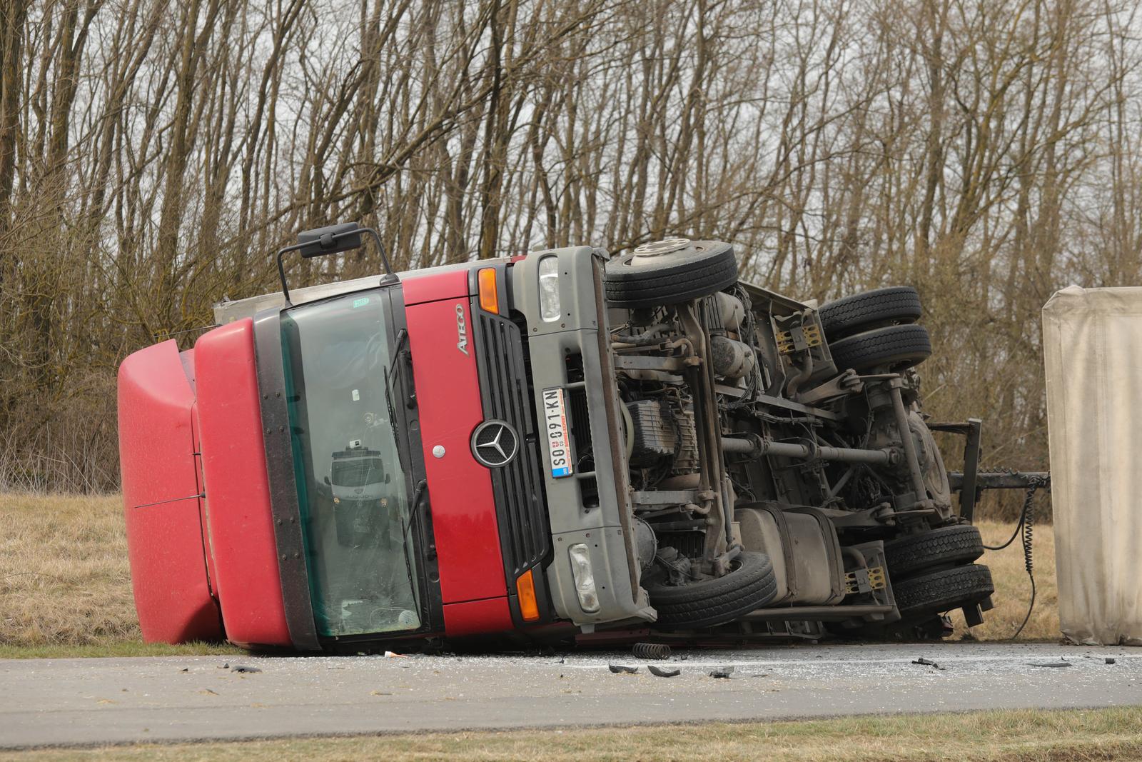 Prevrnut kamion na Podravskoj magistrali Prevrnut kamion na Podravskoj magistrali