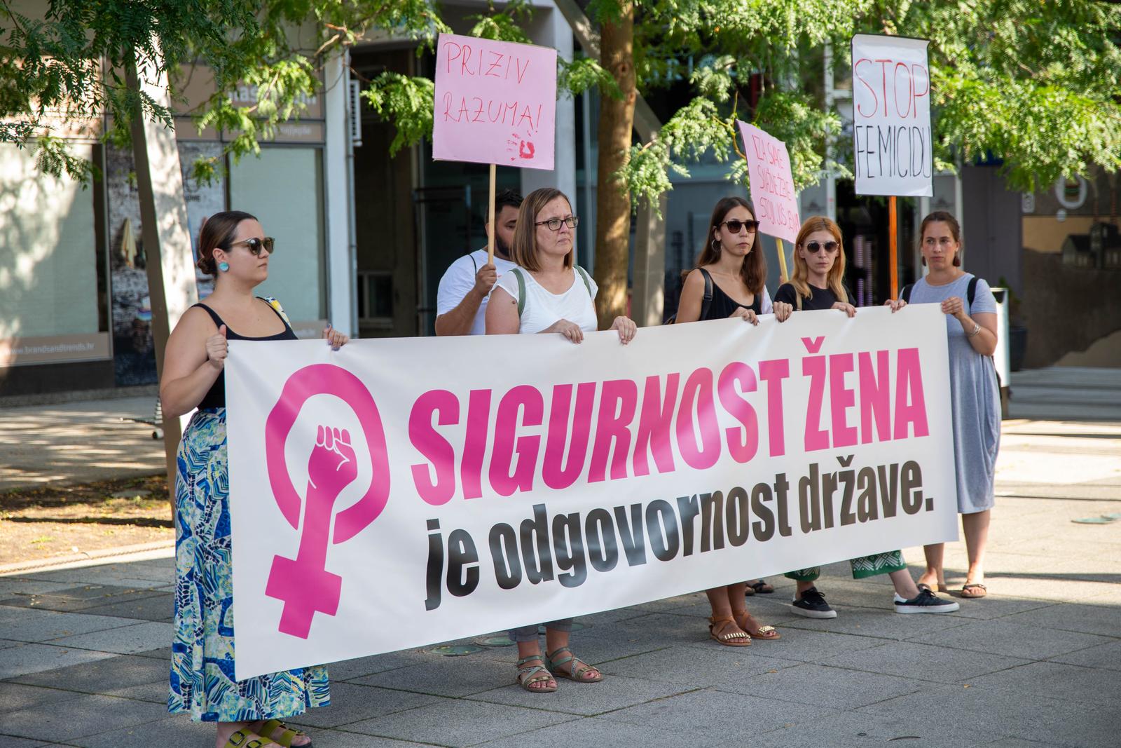 Održana javna akcija ”Sigurnost žena je odgovornost države” na Trgu slobode