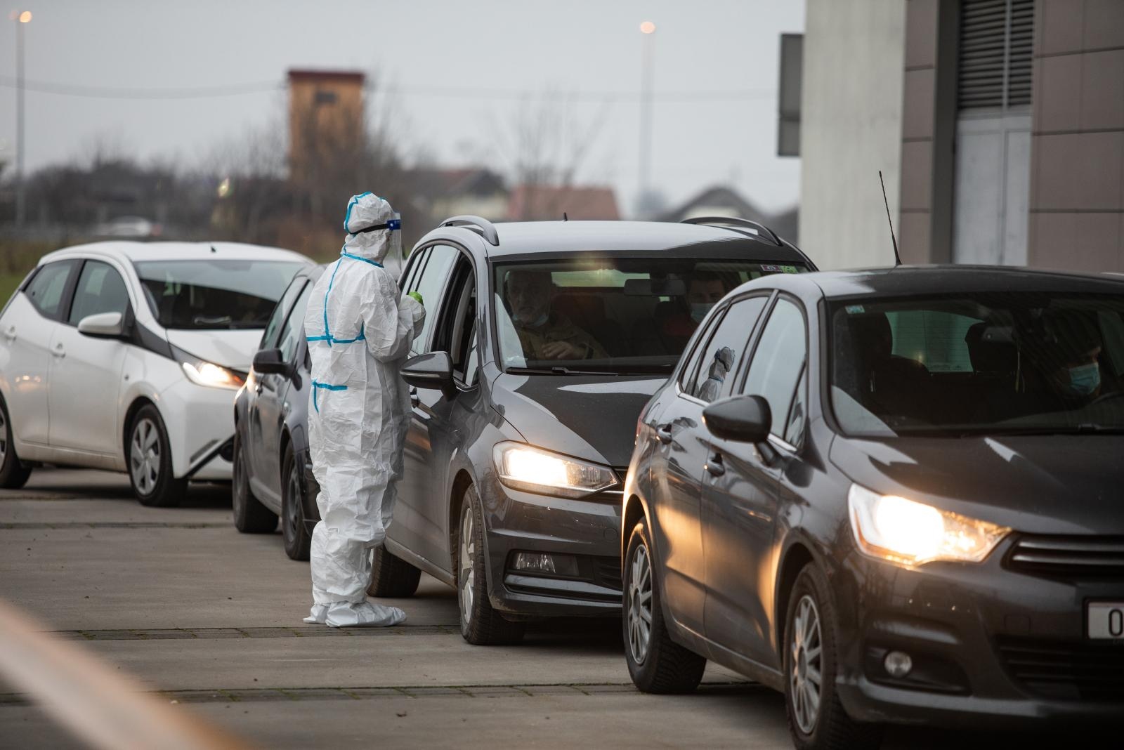 Drive-in testiranje na koronavirus u Osijeku