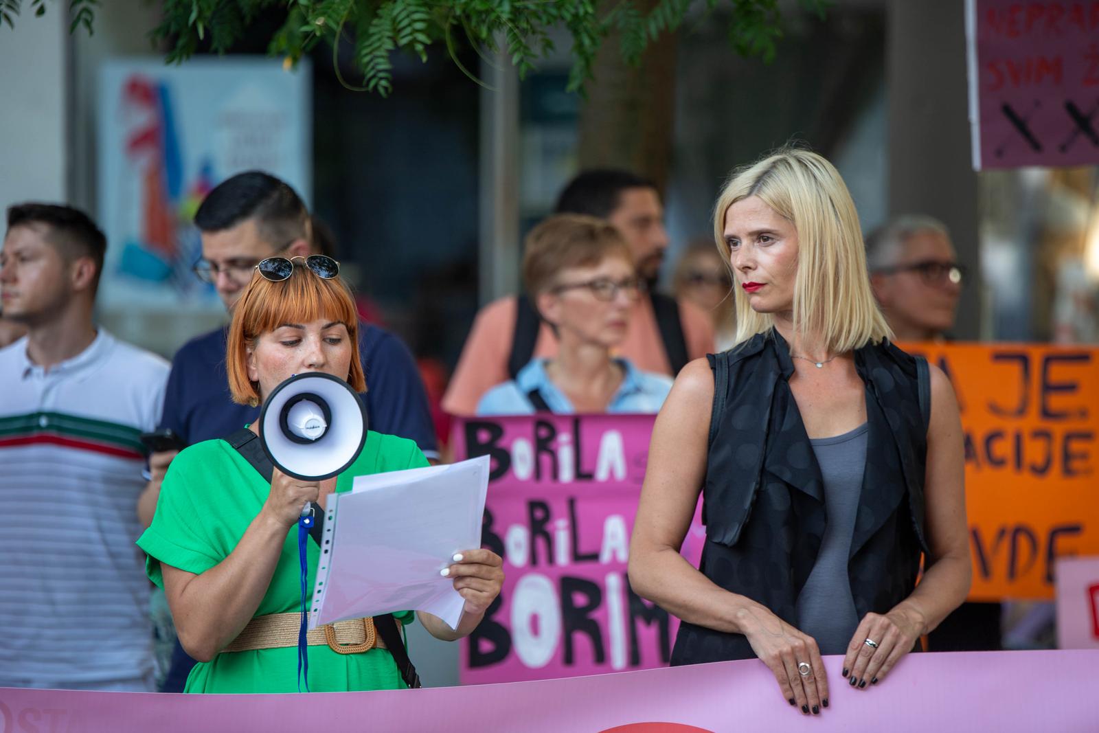 Održana javna akcija ”Sigurnost žena je odgovornost države” na Trgu slobode