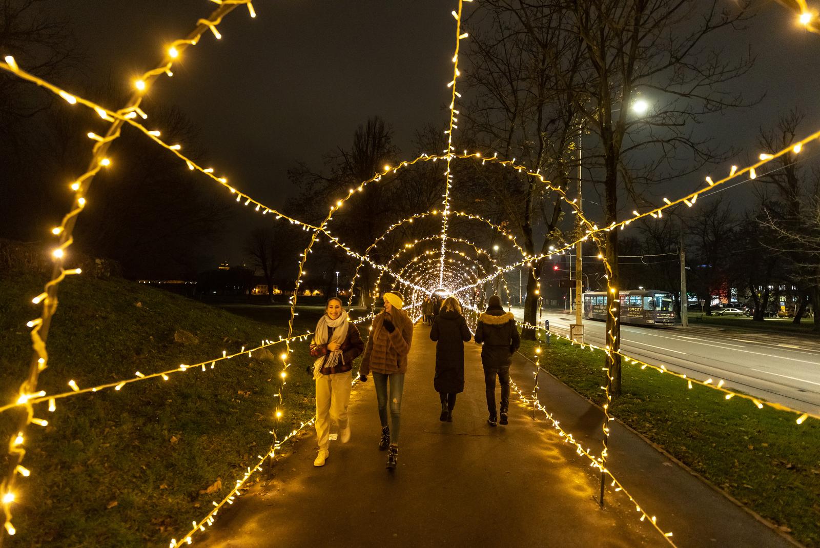 Advent u Osijeku ove godine još sjajniji i čarobniji