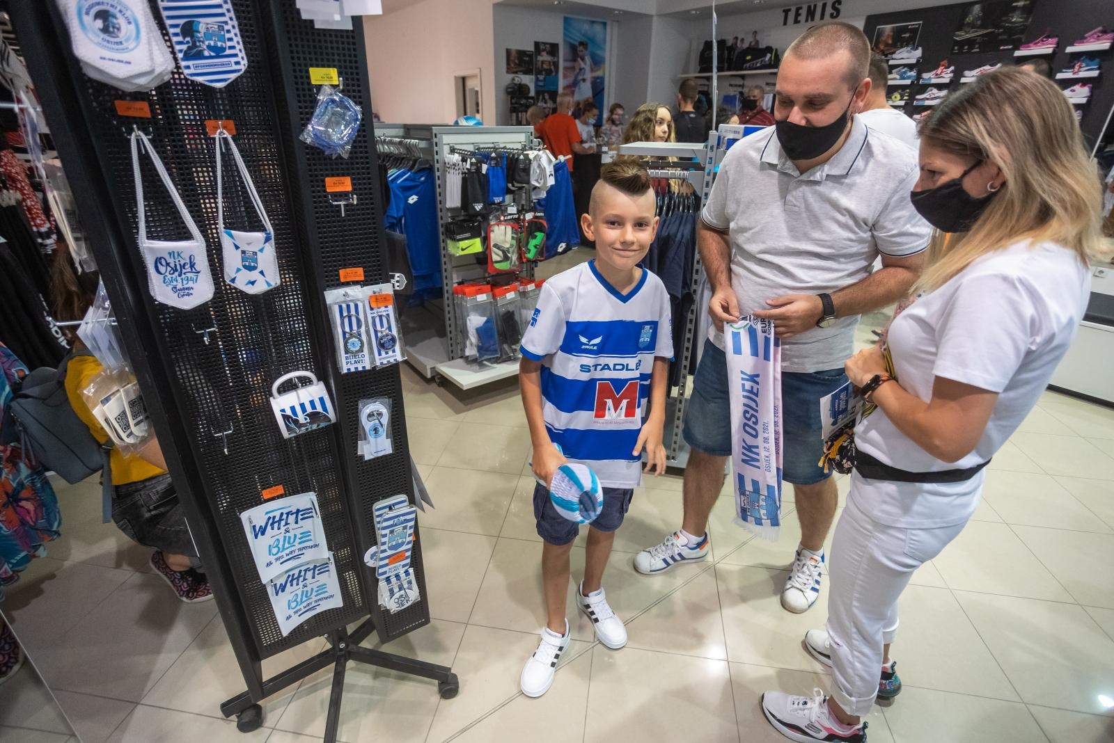 Druženje igrača NK Osijek i malih navijača