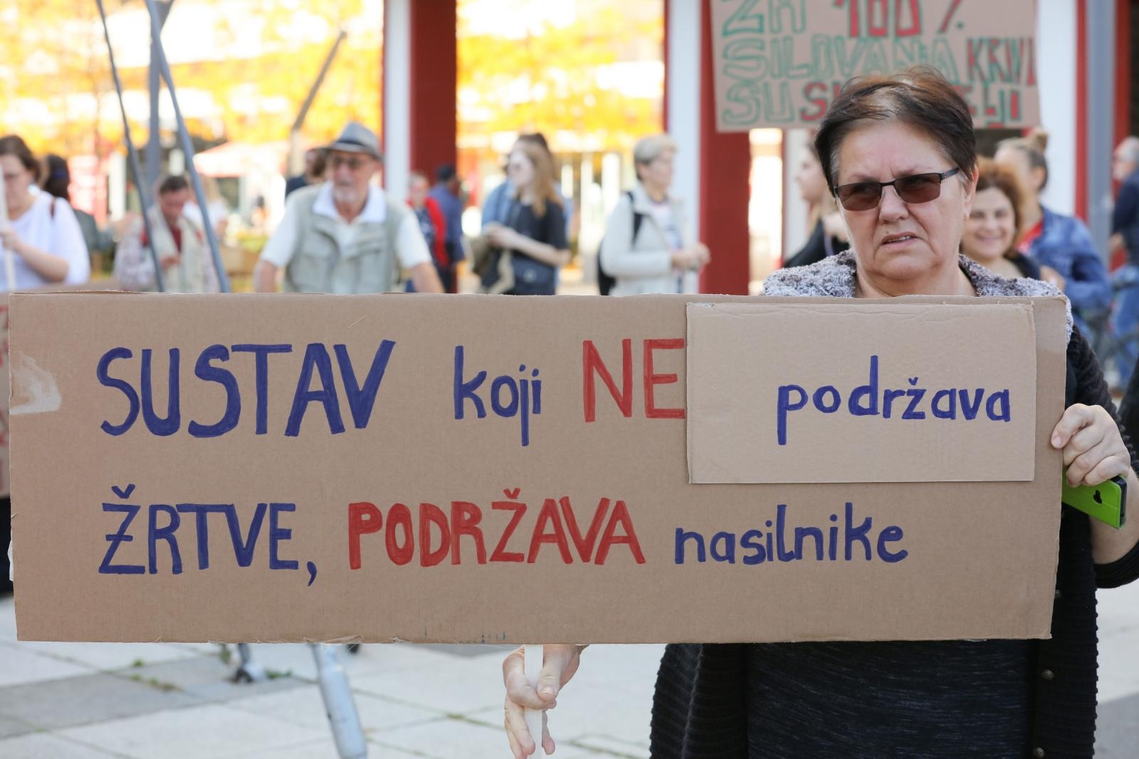 U Osijeku održan prosvjed “Pravda za djevojčice”