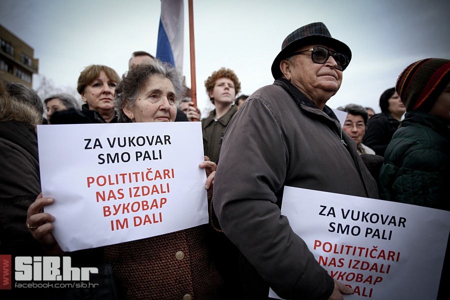 vukovar_prosvjed_protiv_cirilic