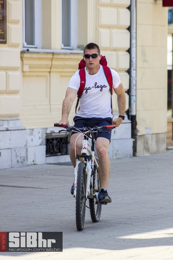 legice_i_lege_na_biciklima_srpa