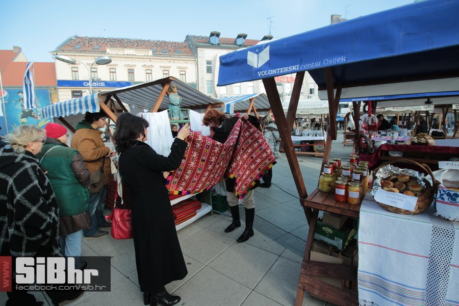 adventski_sajam_trg_ante_starce