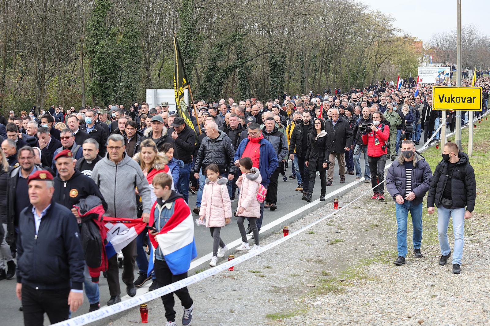 Nekoliko desetaka tisuća ljudi u vukovarskoj Koloni sjećanja