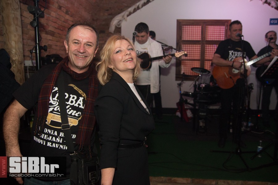 slavonia_band_outside_16