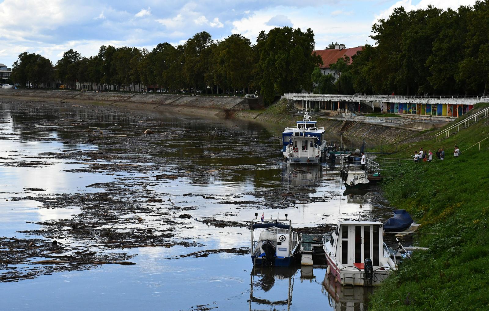 Otpad pluta rijekom Savom Otpad pluta rijekom Savom