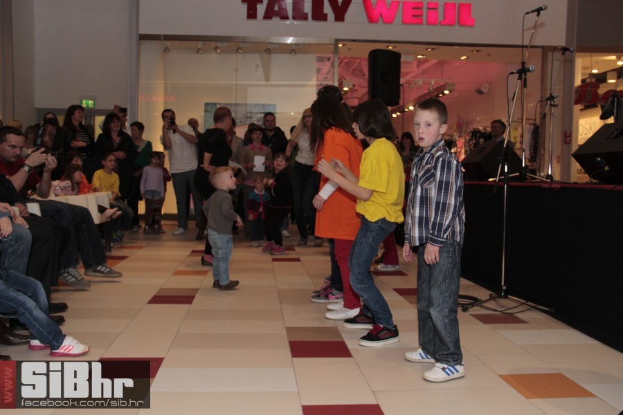 down_avenue_mall__2014_07