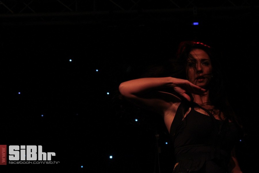 lana_i_colonia_Avenue_mall_57