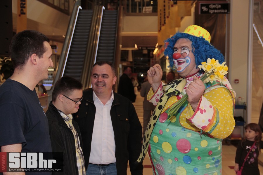 down_avenue_mall__2014_19