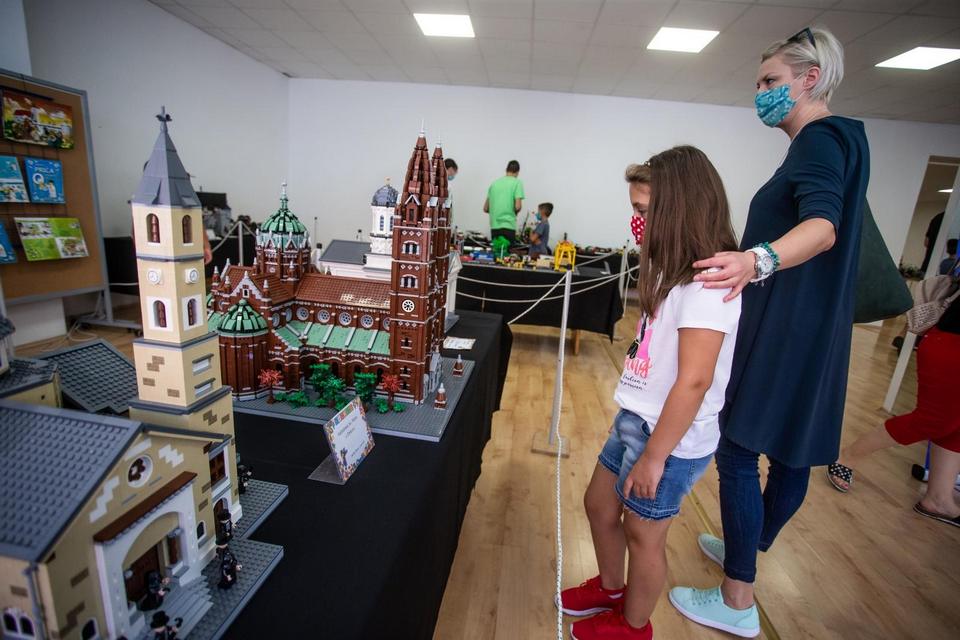 Pogledajte đakovačku katedralu izgrađenu od 15 tisuća lego kockica