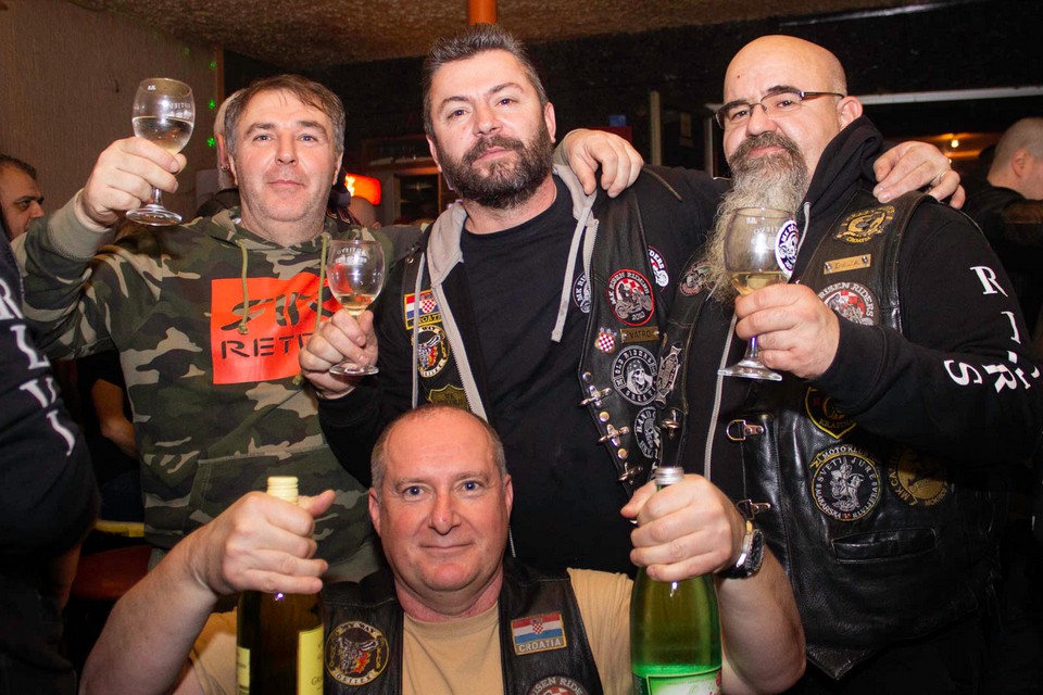 Motoristi partyjali u Balotama uz svirku uživo grupe Lucky day
