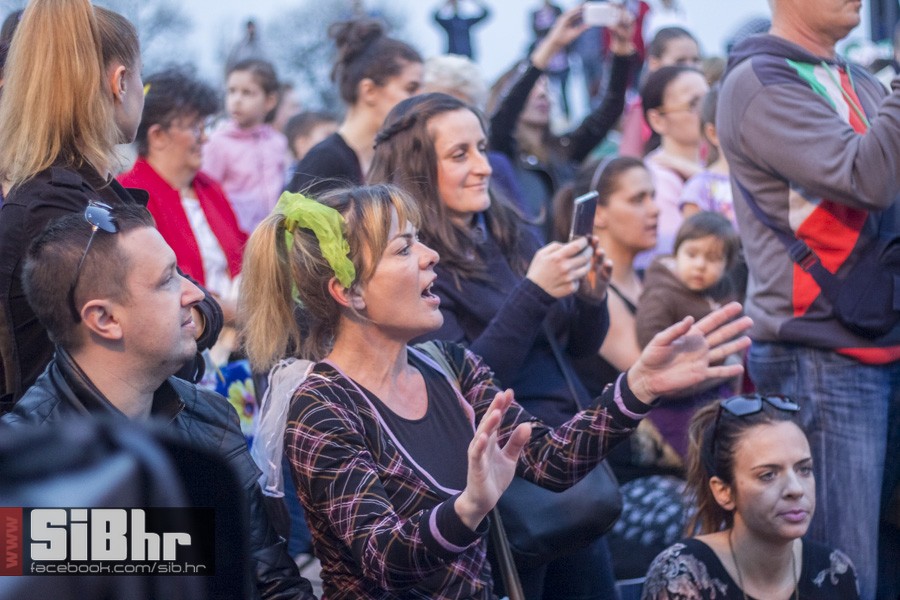 transgeneracijski_party_tvrdja_