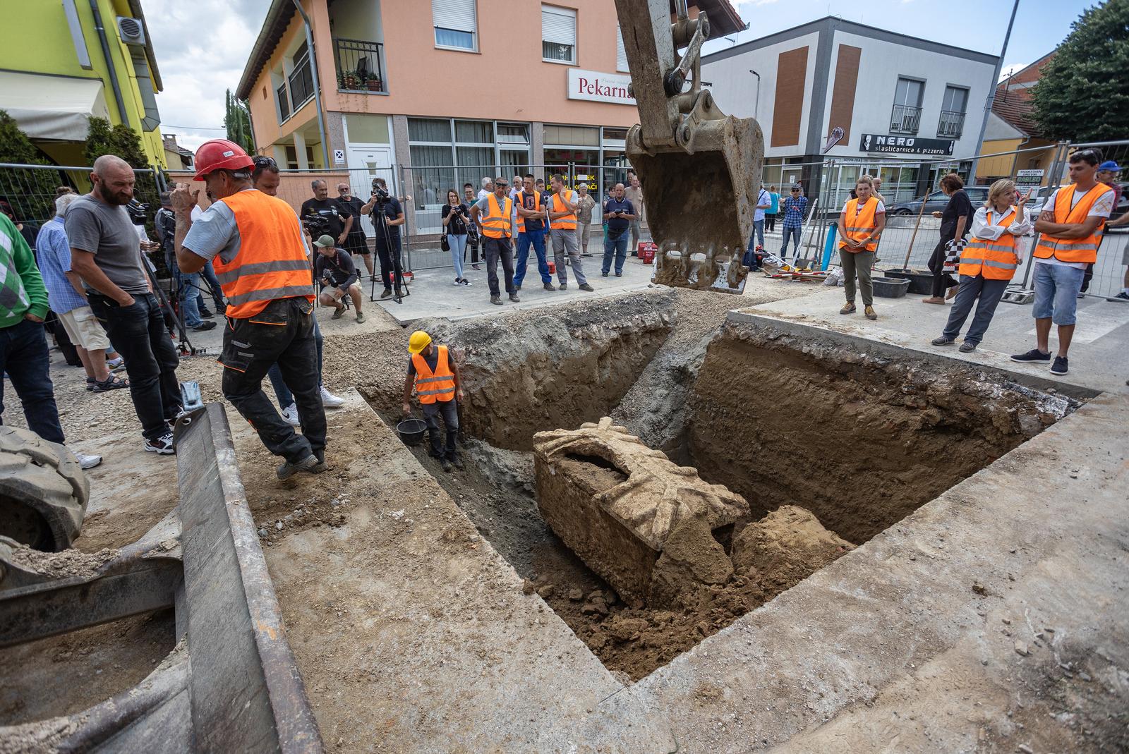 Iskopan rimski sarkofag pronađen u Vinkovcima