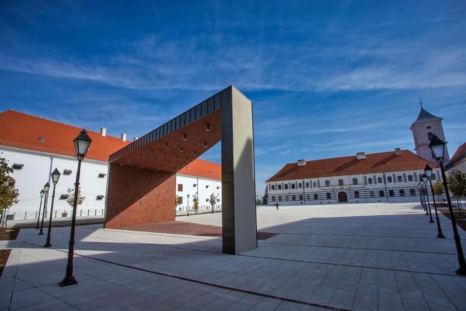 Radovi na obnovi Trga Vatroslava Lisinskog u Tvrđi bliže se kraju