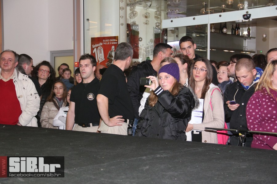 Colonia_AvenueMall_SiBhr_22 Colonia_AvenueMall_SiBhr_22