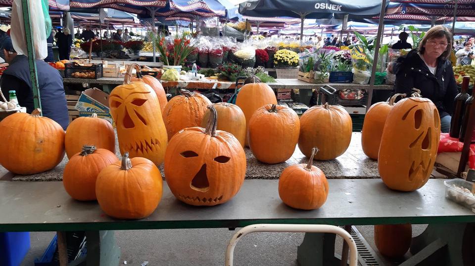Osječka tržnica u znaku Svih svetih, ali i Halloweena