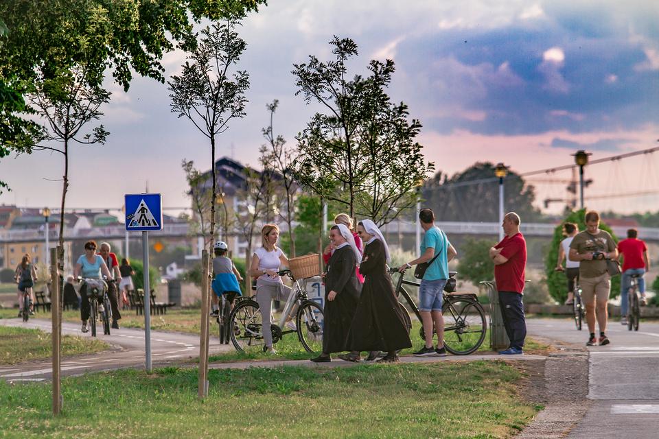 Osječani iskoristili lijepo vrijeme i neradni dan za uživanje na otvorenom
