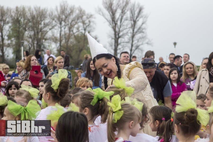 transgeneracijski_party_tvrdja_