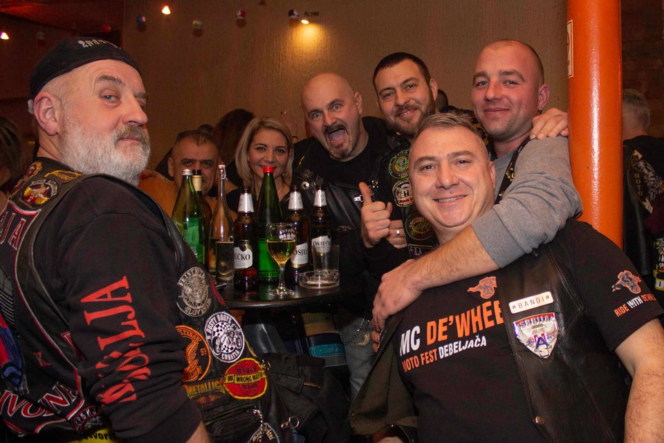 Motoristi partyjali u Balotama uz svirku uživo grupe Lucky day