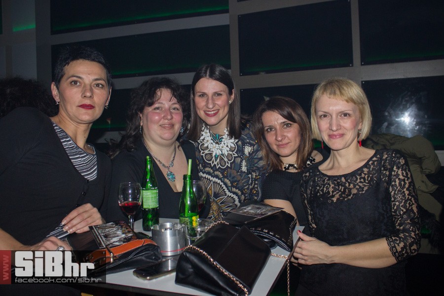outside_striptiz_osijek_10