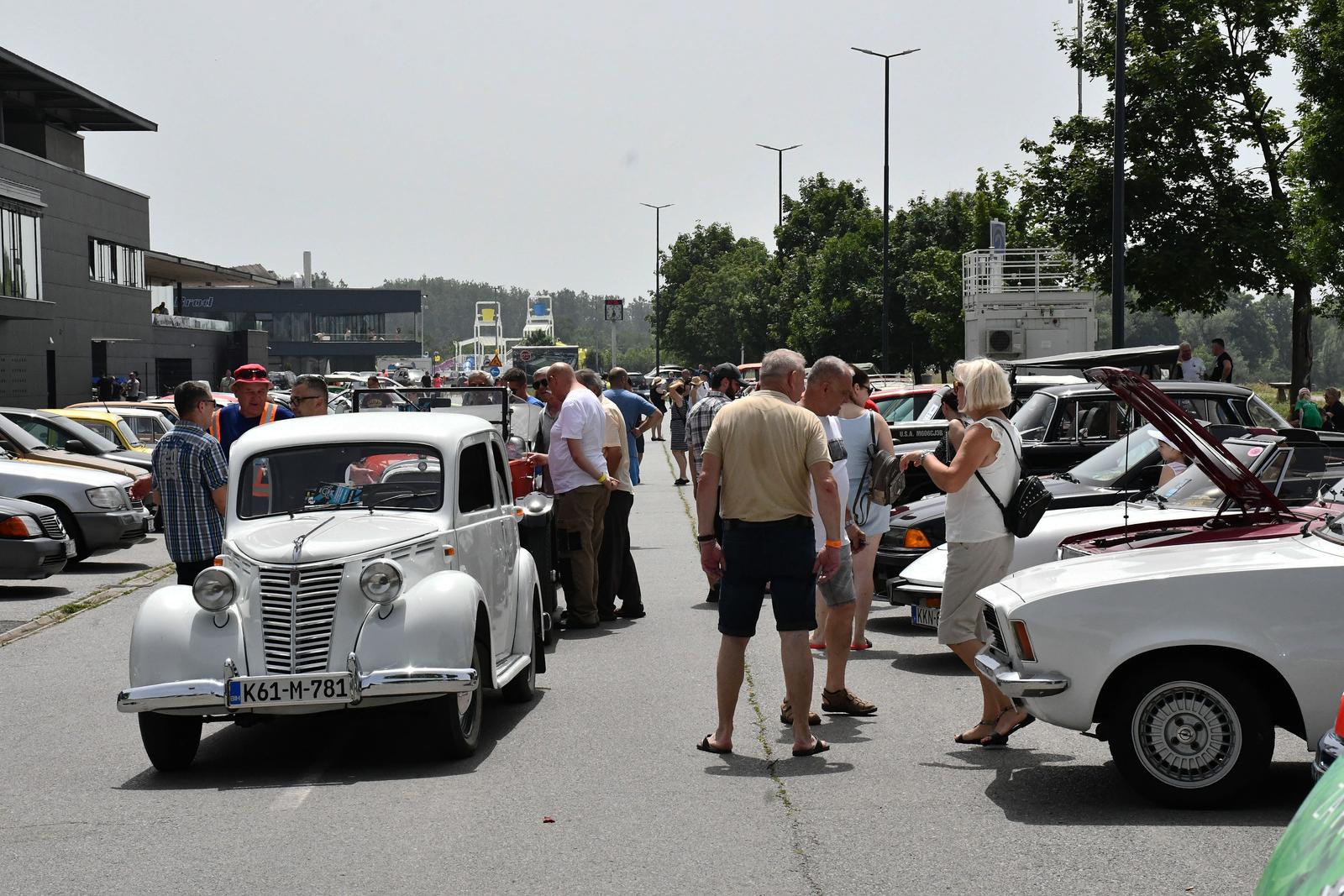 Fascinantna povijest na kotačima: Održan još jedan oldtimer susret u Slavonskom Brodu