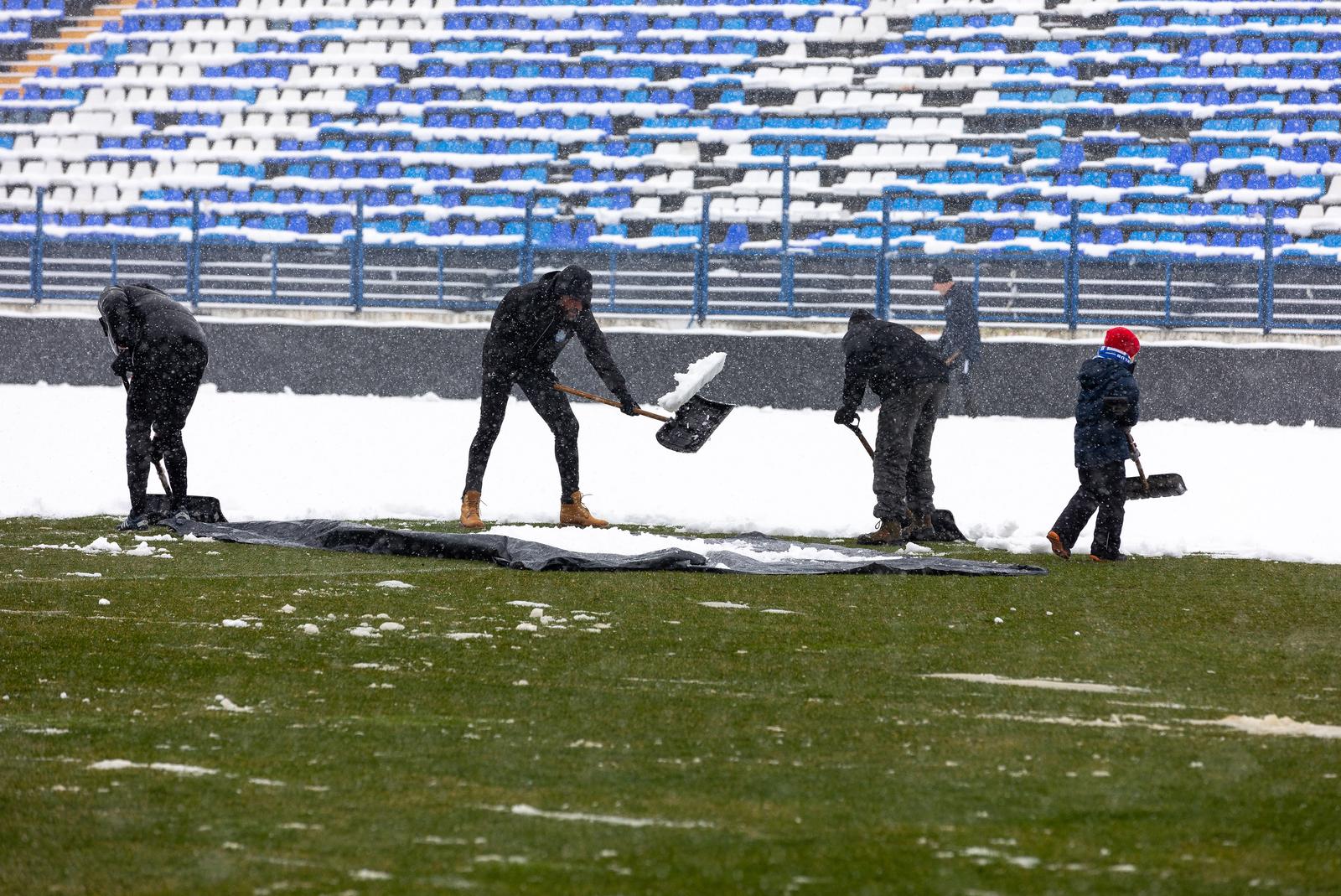Navijači čiste Gradski vrt od snijega, veljača 2023.