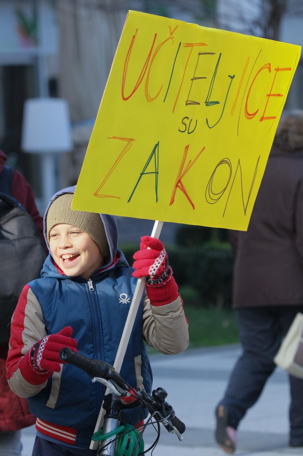 Osječani pružili podršku prosvjetarima