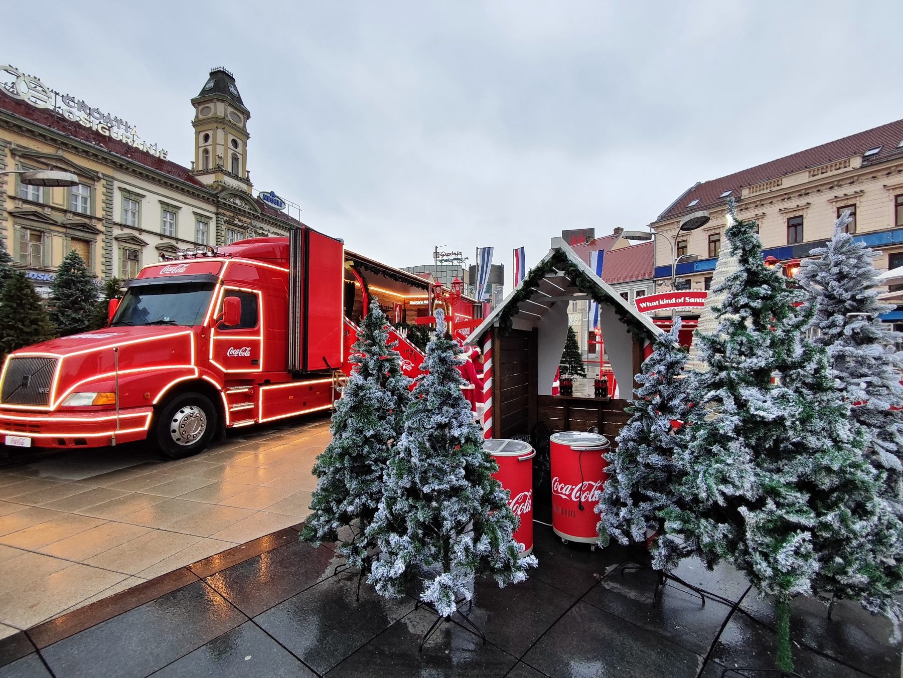 Coca-Colin božićni kamion u Osijeku 2023.