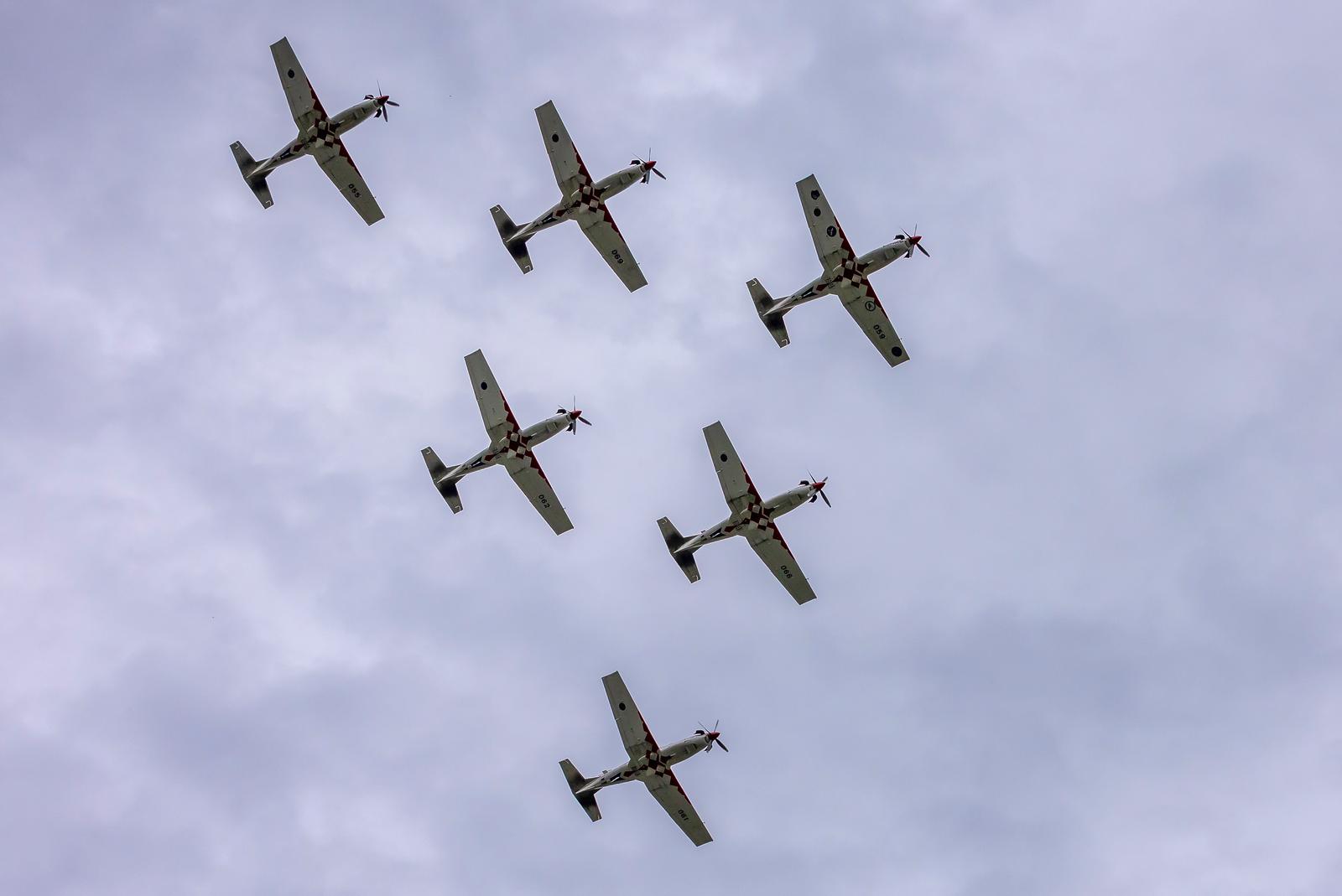 ”Krila Oluje” obilježila 18. rođendan letom iznad Osijeka ”Krila Oluje” obilježila 18. rođendan letom iznad Osijeka