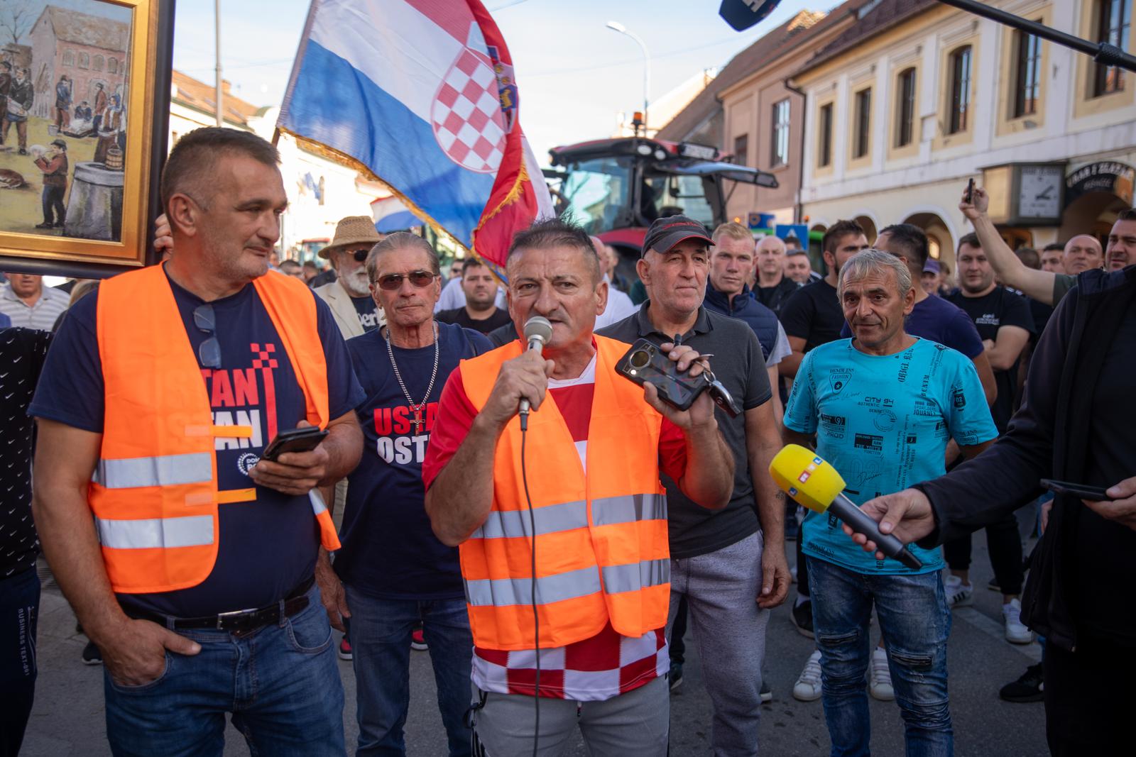Prosvjed svinjgojaca u Vinkovcima