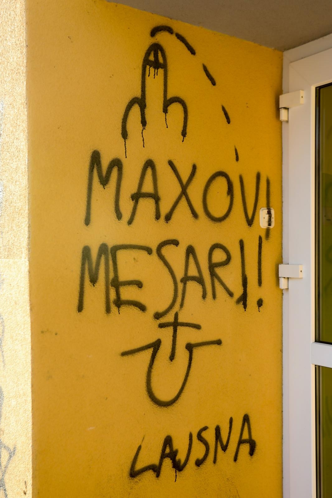 Vandali groznim natpisima išarali zgradu jaslica Ivančica u Osijeku