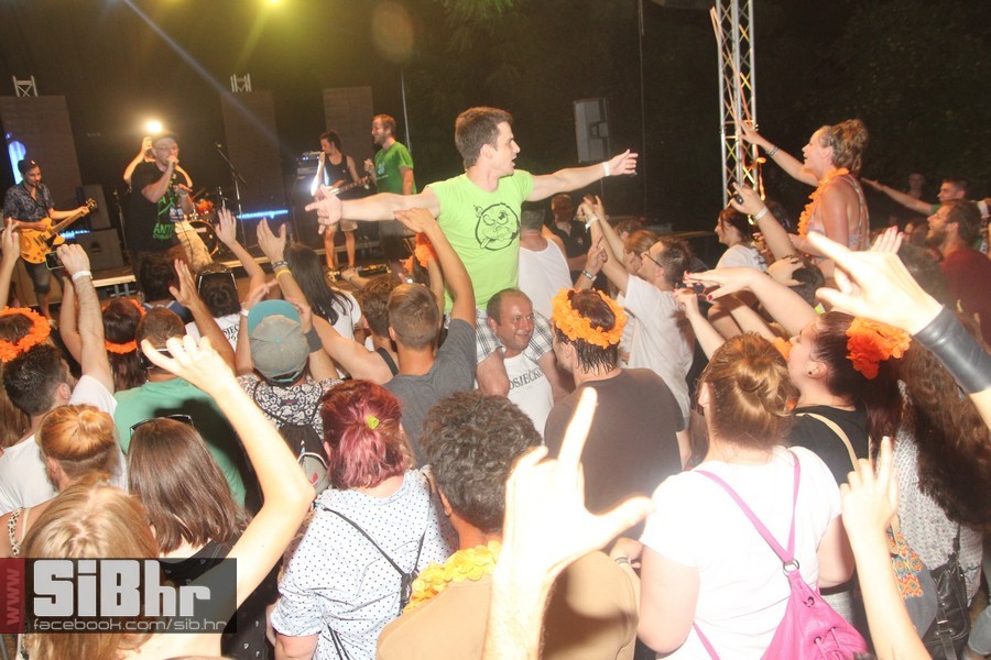 backyard_art_festival_SiBhr_112