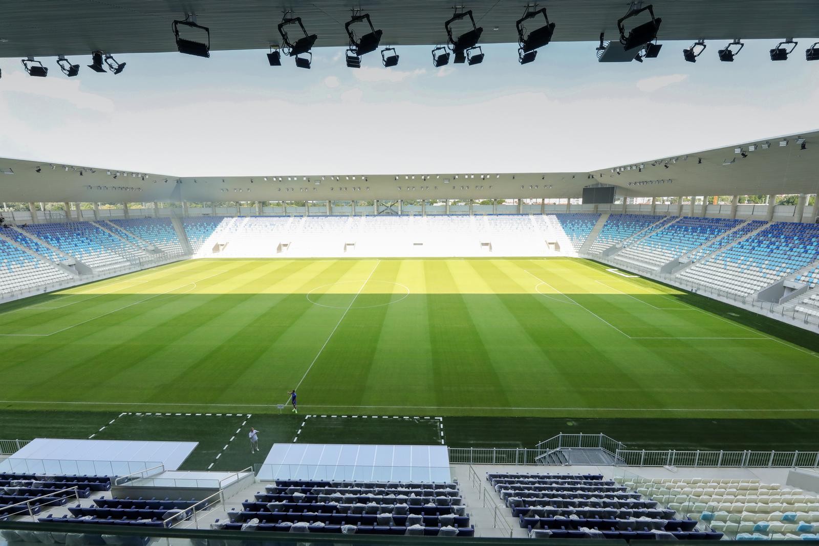 Nogometaši Osijeka započeli pripreme na novom stadionu Nogometaši Osijeka započeli pripreme na novom stadionu