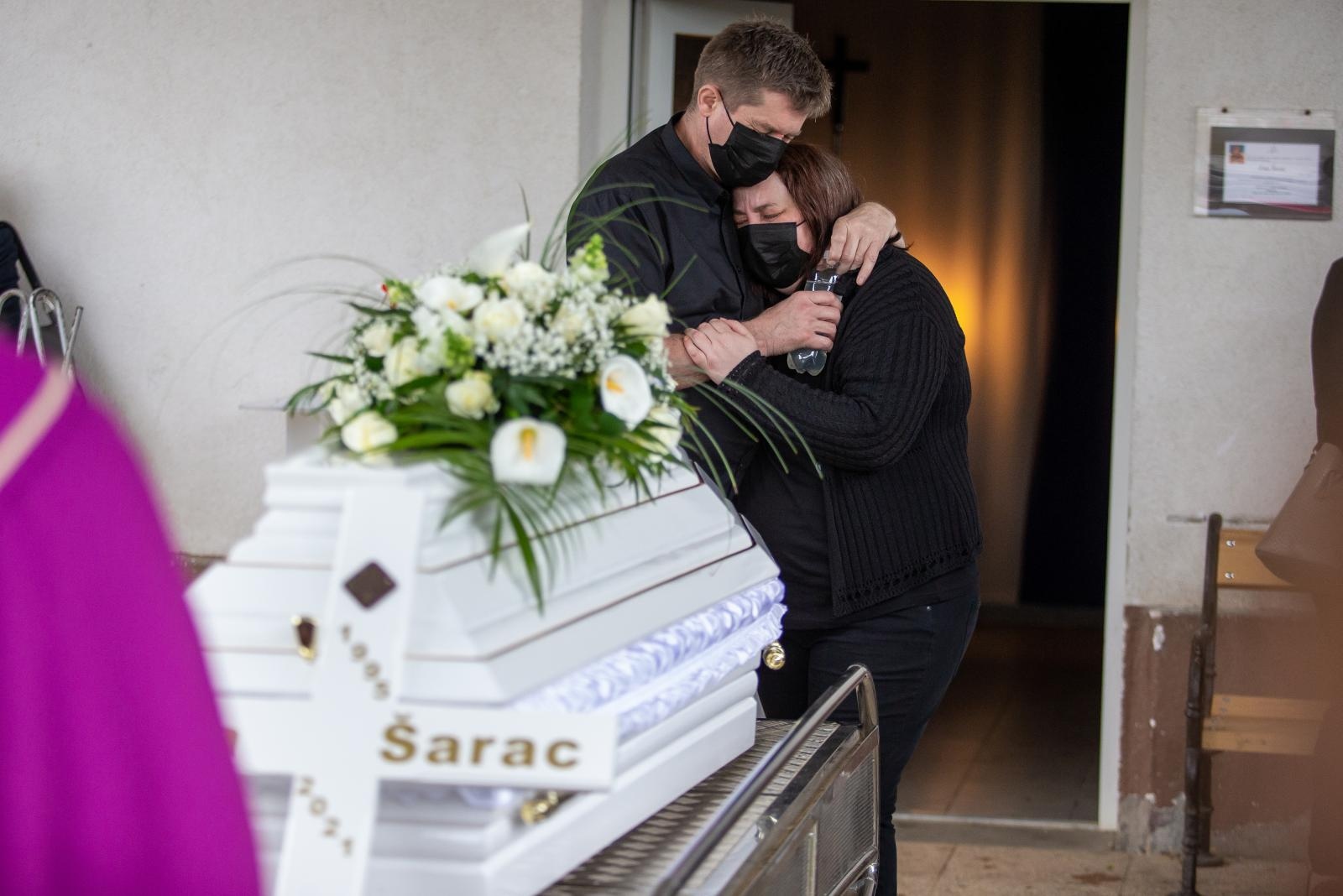 Posljednji ispračaj Ene Šarac