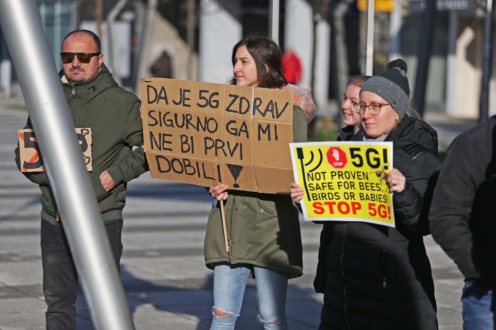 Desetak Osječana na Tgu slobode prosvjedovalo protiv uvođenja 5G mreže