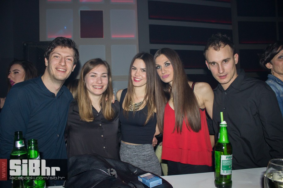 outside_striptiz_osijek_12