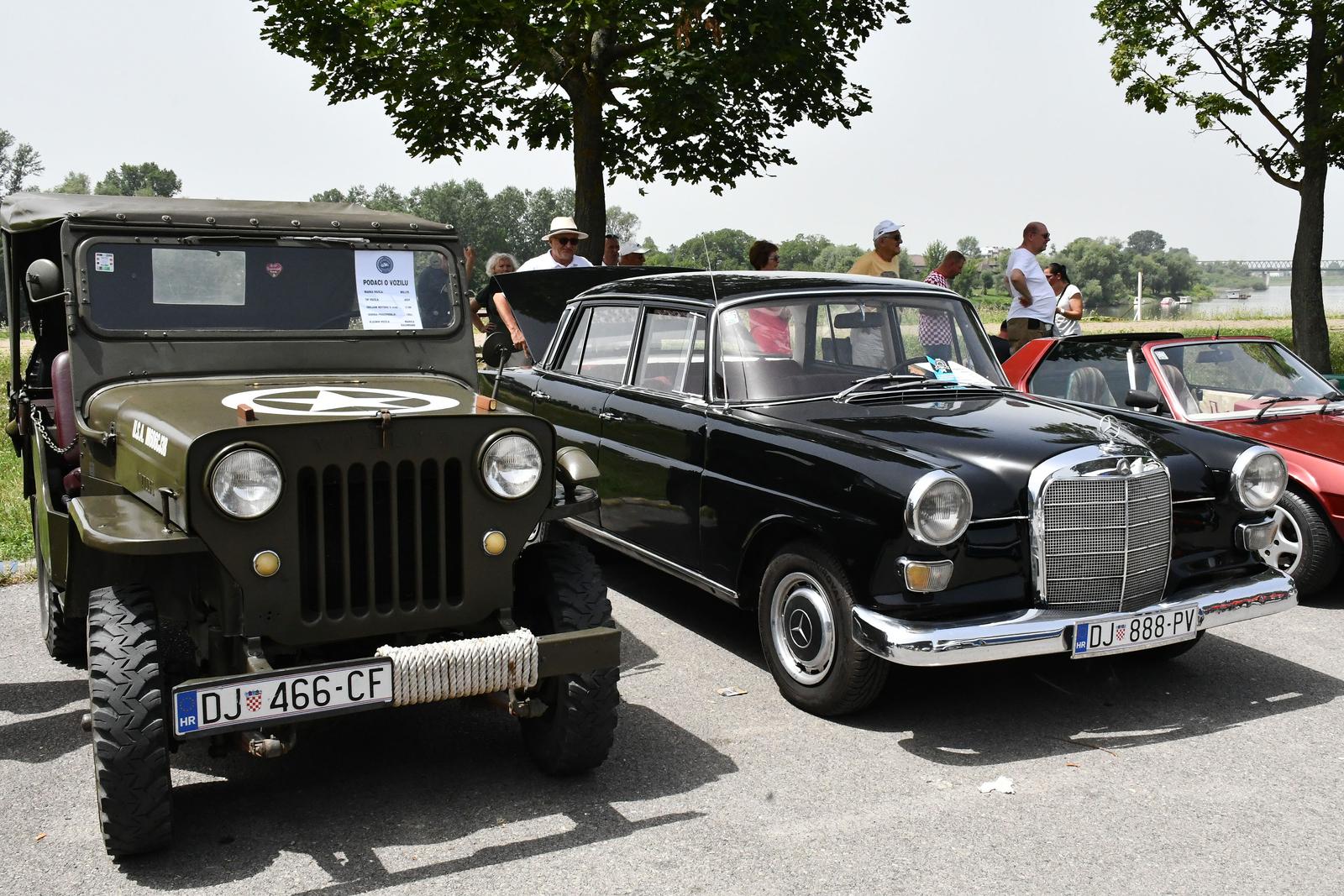 Fascinantna povijest na kotačima: Održan još jedan oldtimer susret u Slavonskom Brodu