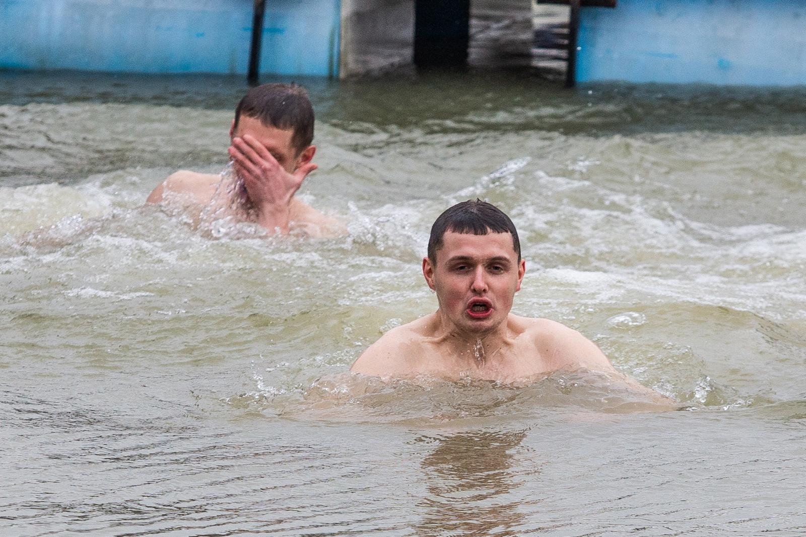 Skok u ledenu Dravu