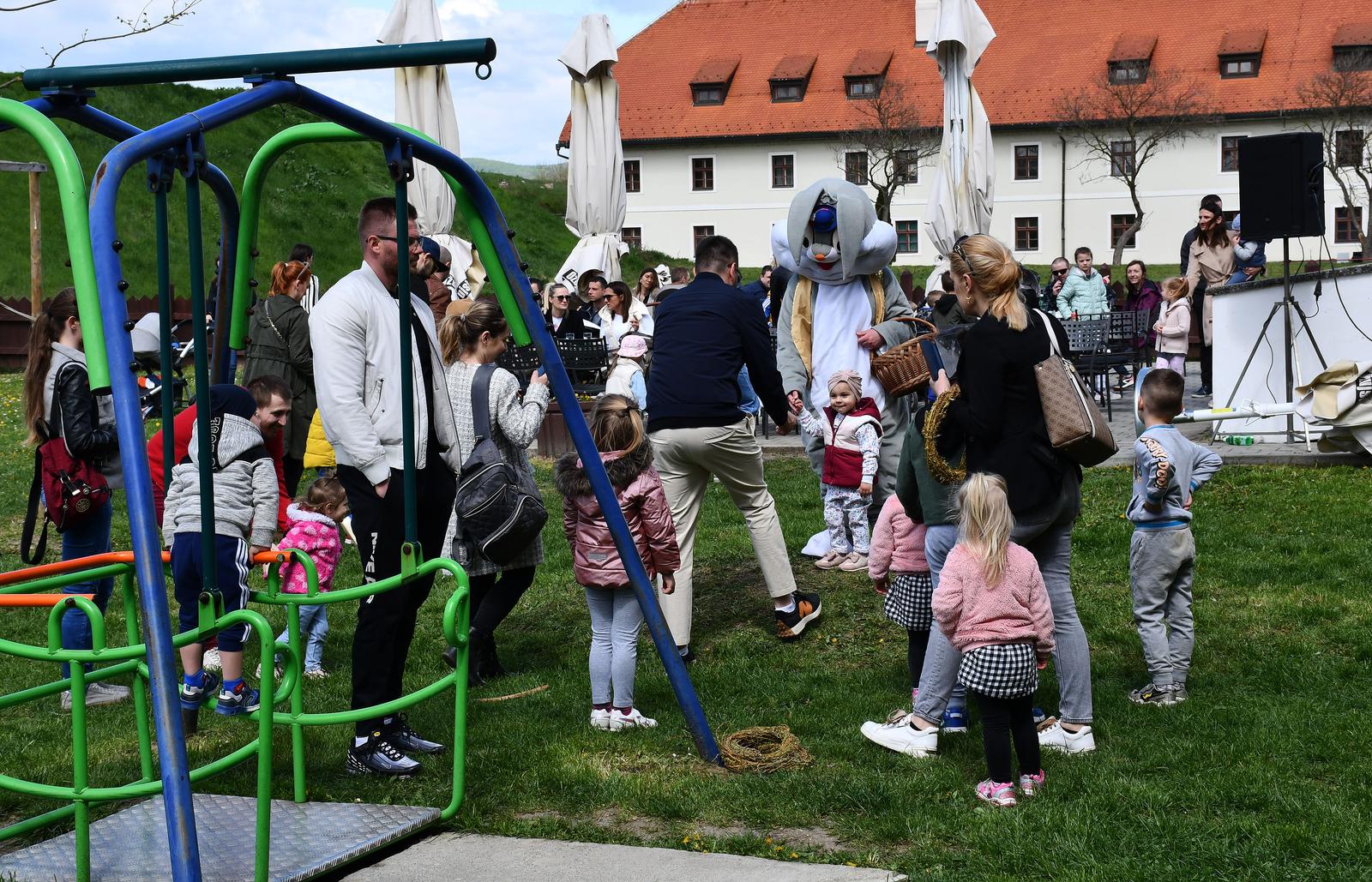 Druženje s uskršnjim zekom u Tvrđavi Brod