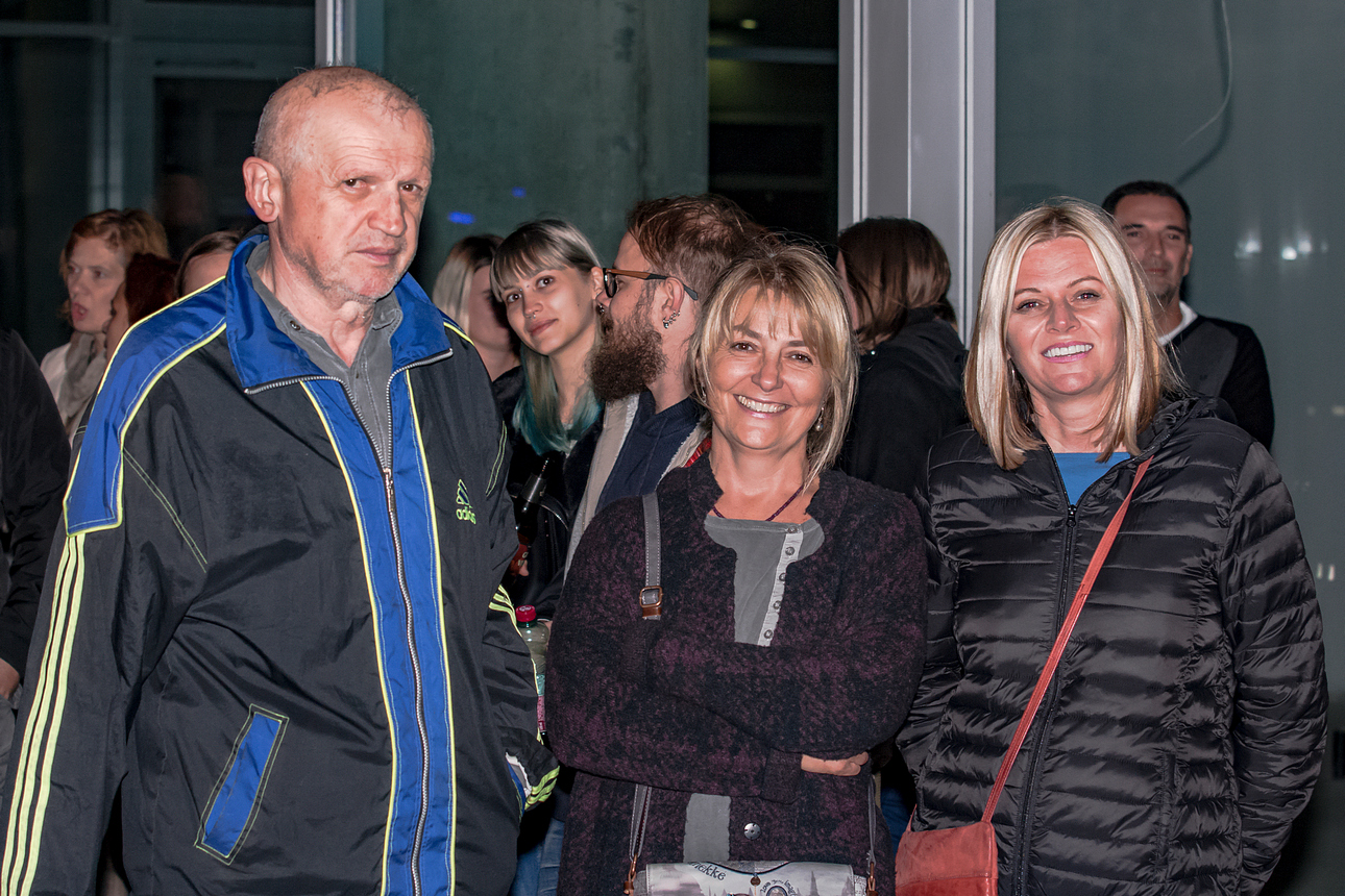 Uređivanje galerije: Mile Kekin trio rasplesao Osječane u Novoj rupi