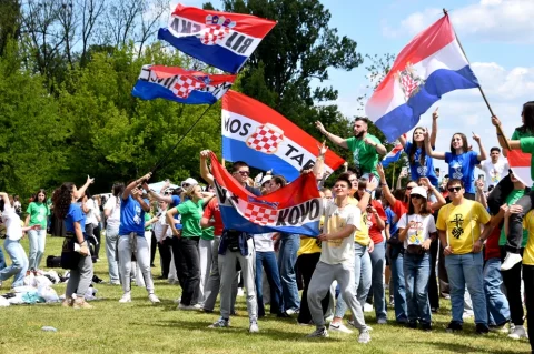 susret mladih u požegi