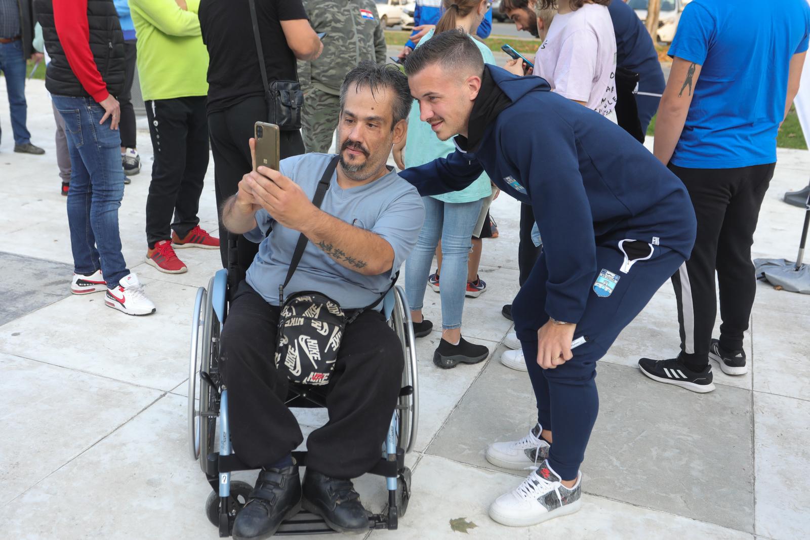 Bijelo-plavi korner Jug 2 Bijelo-plavi korner Jug 2