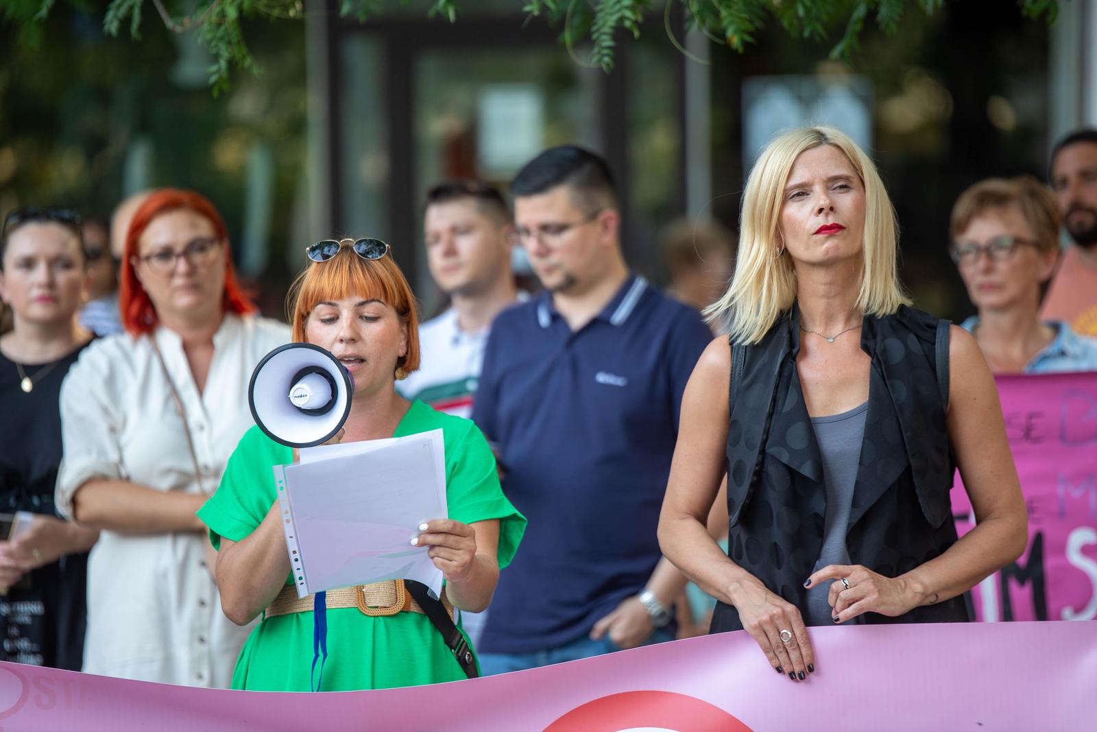 Održana javna akcija ”Sigurnost žena je odgovornost države” na Trgu slobode