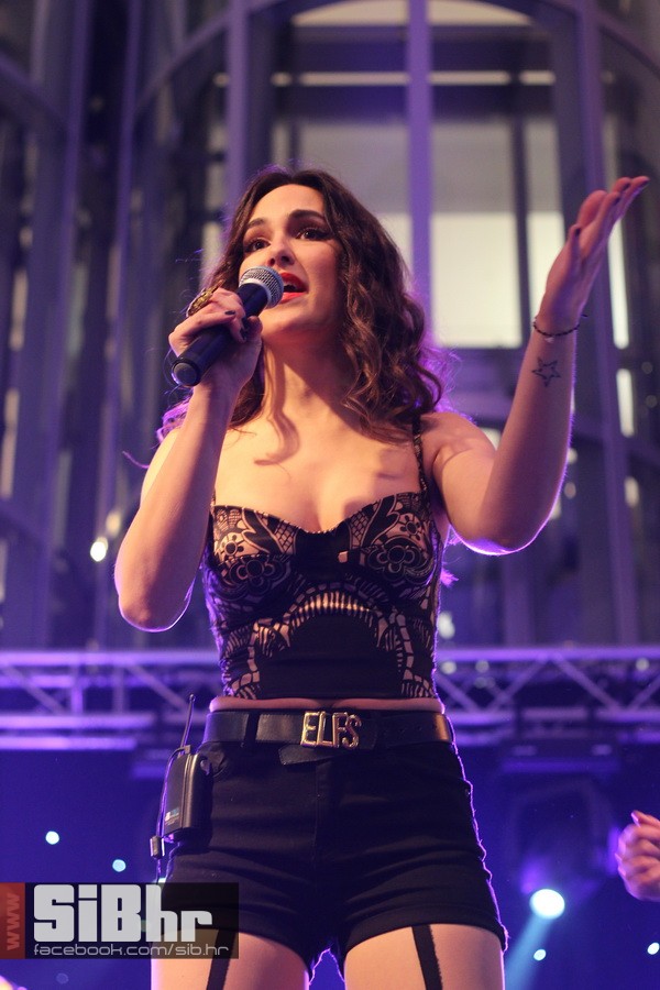 lana_i_colonia_Avenue_mall_20